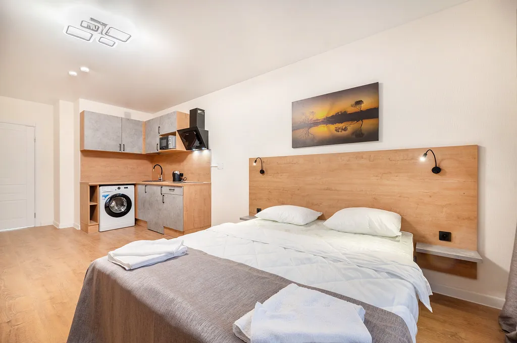 Студия у аллеи фонтанов и парка