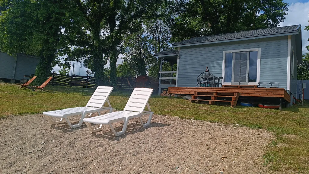 Дом на берегу озера