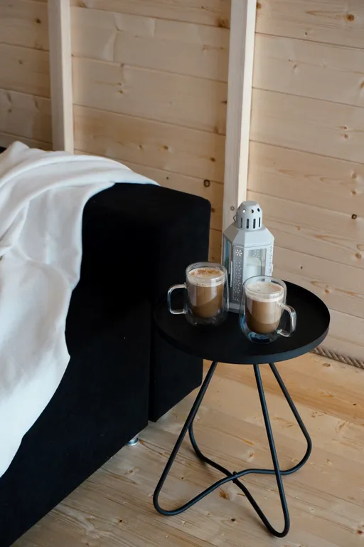 Дом с фурако на берегу реки