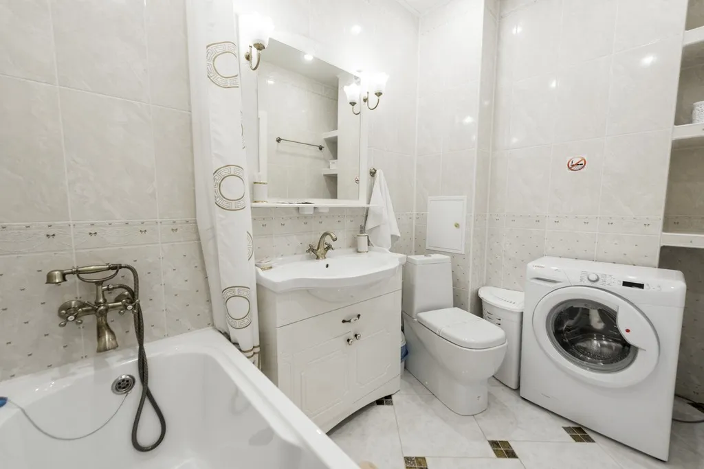 Студия в центре (рядом Суворовское училище и Хилтон)