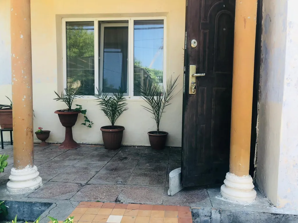 Дом для отдыха с большой беседкой