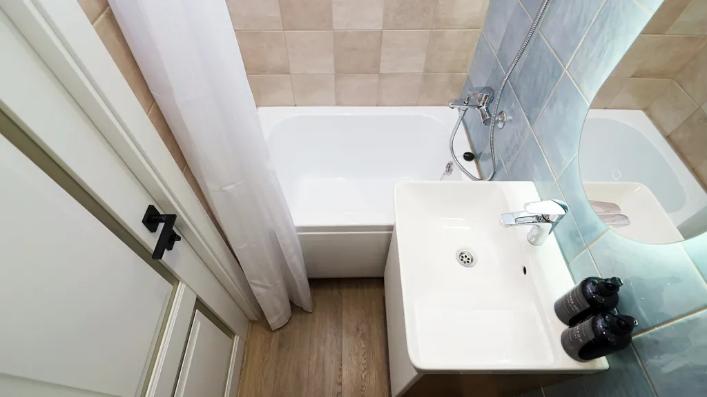 Студия с двуспальной кроватью, есть wifi и кондиционер