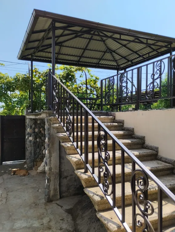 Коттедж Коттедж Просторные трехкомнатные апартаменты с двумя изолированными спальнями — Сухум