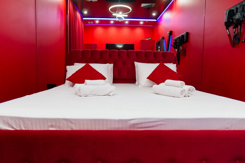 Poмaнтичeский апартамент с темaтичеcким интеpьеpом