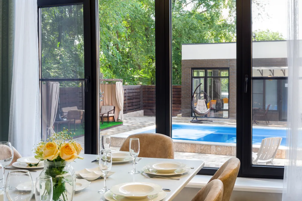 Новый коттедж c 9-ю спальнями бассейном и верандой