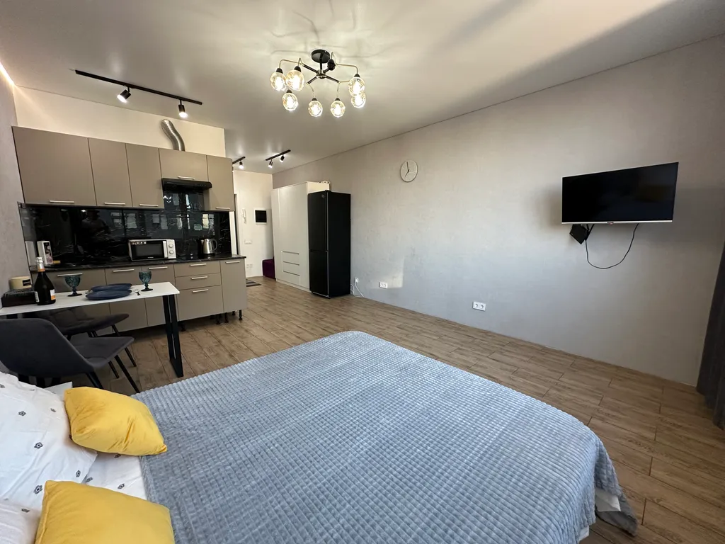 Студия с дизайнерским ремонтом