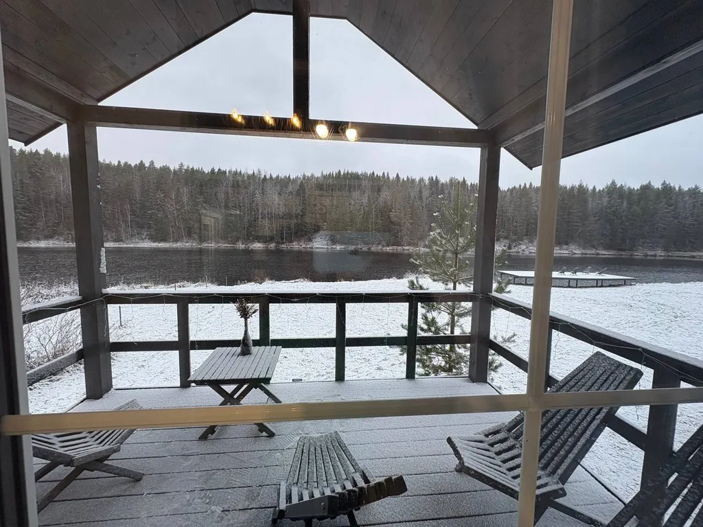 Дом с сауной на берегу реки