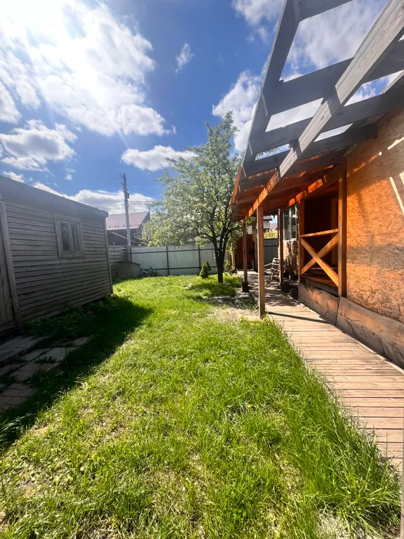 Дом рядом с карьерами