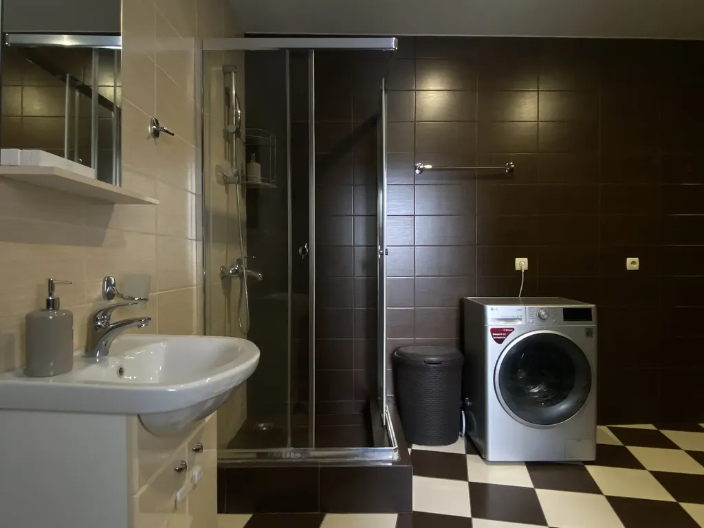 Двухэтажный коттедж 120 кв.м., до 6 гостей