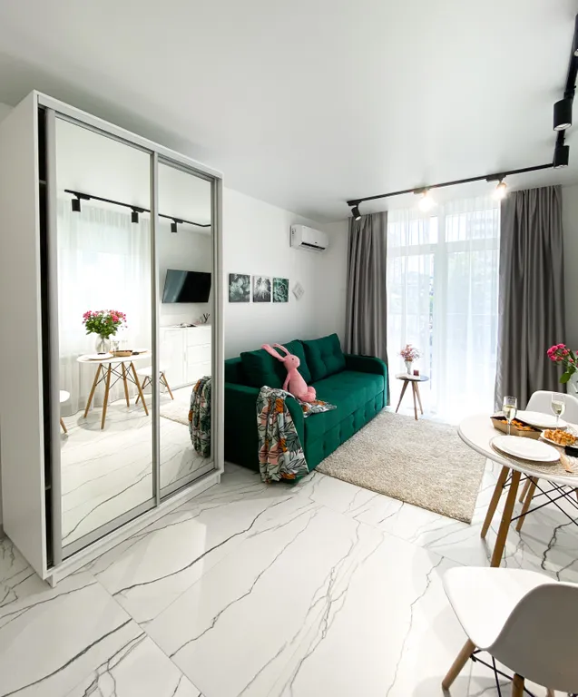 Квартира Квартира Жк альпийский квартал, рядом жд, 3 этаж диван с балконом, вид во двор — Сочи