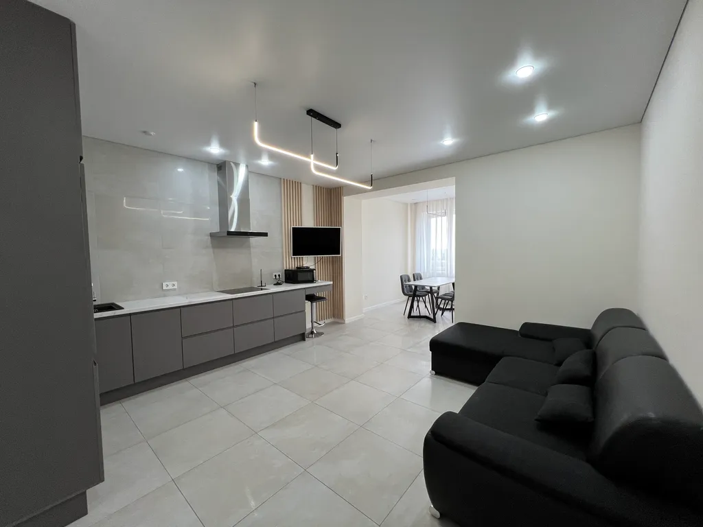 2-комнатная с большой кухней/гостинной,Рыбная деревня,Стадион,Вокзал