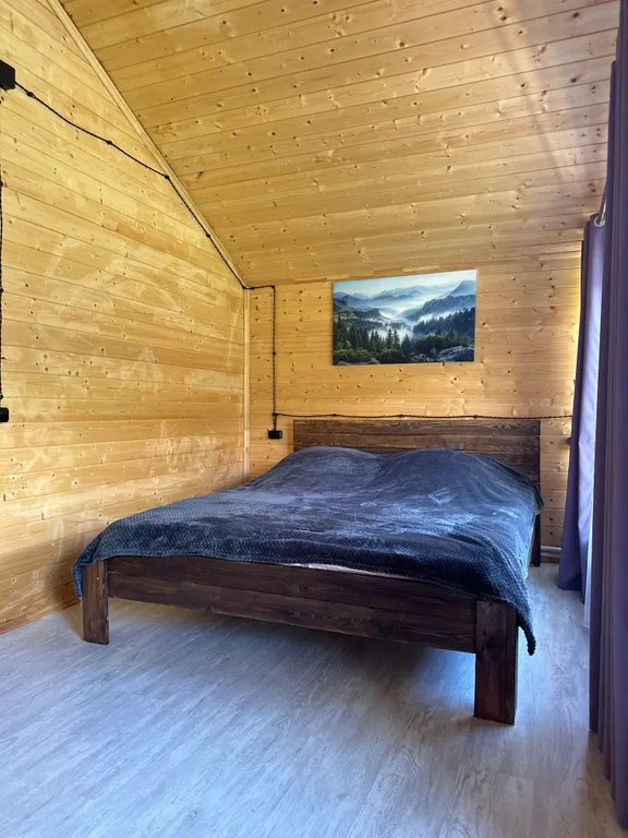 Двухэтажный коттедж с видом на лес