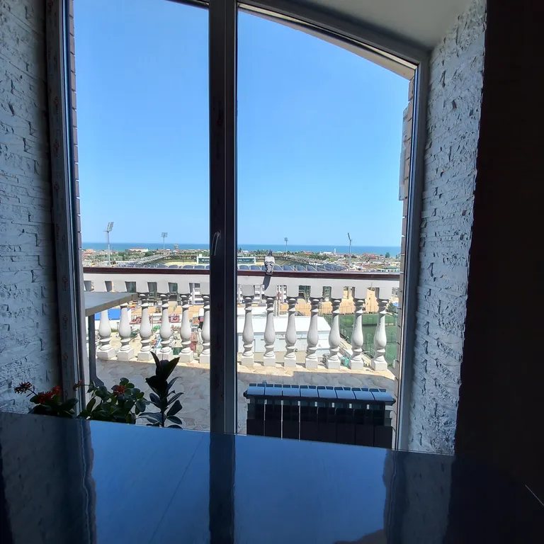 Квартира с балконом на высоте птичьего полета