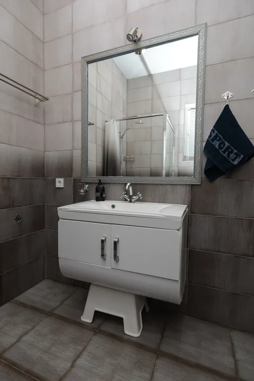 Комфортный дом на берегу реки в 30 минутах от центра города