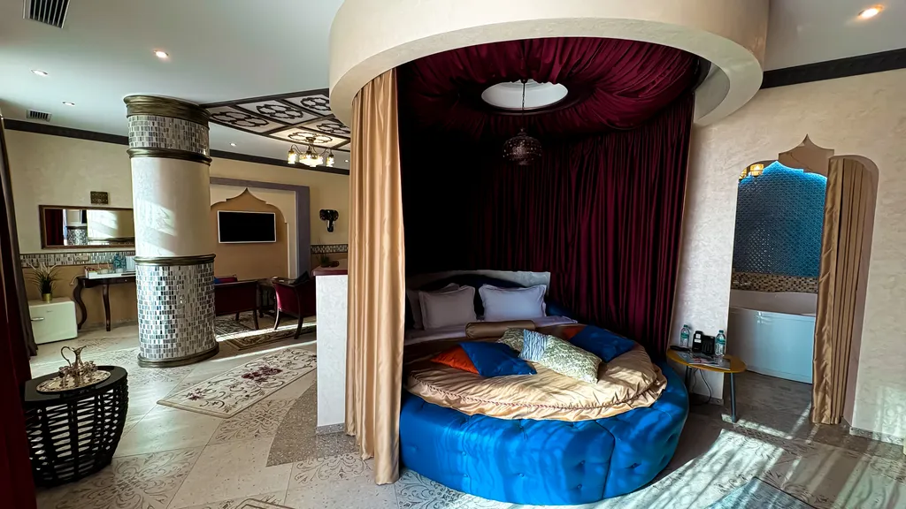 Гарантируем чистоту в номерах, предлагаем тематические VIP номера