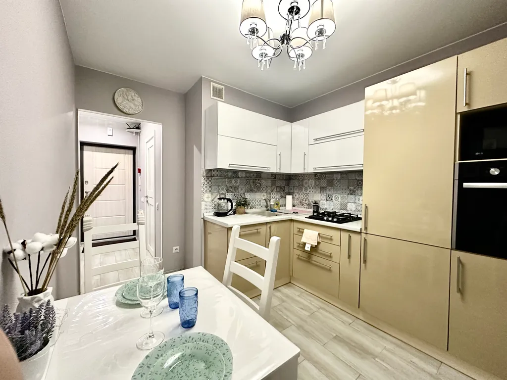 Уютная новая однушка в Парусах