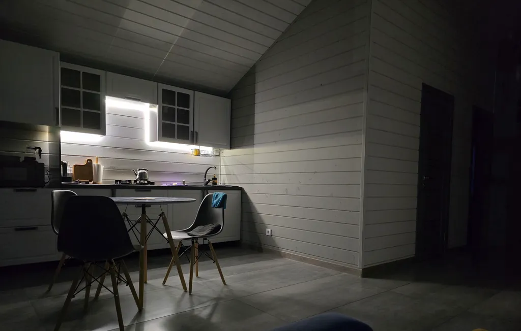 Дом коттедж в городе (в черте)