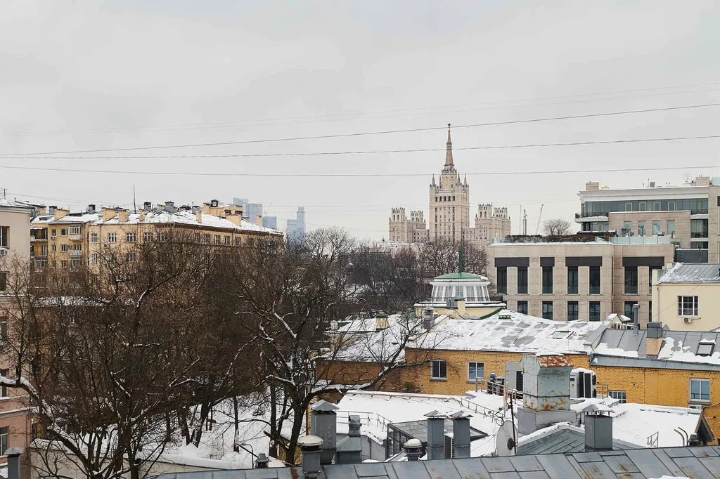 Рядом с Патриаршими прудами