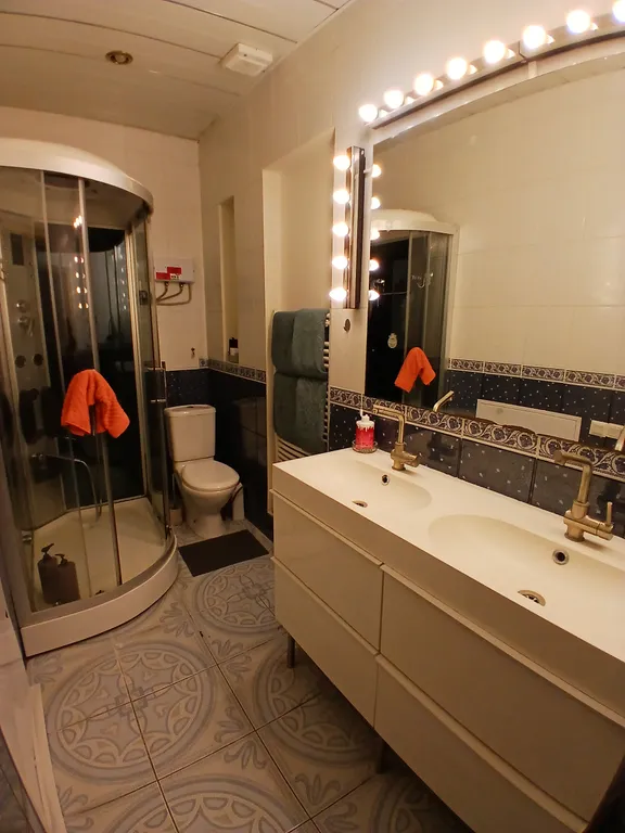 Атмосферная двухуровневая квартира с сауной