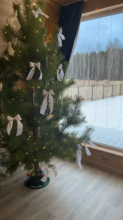 Уютный дом у ручья