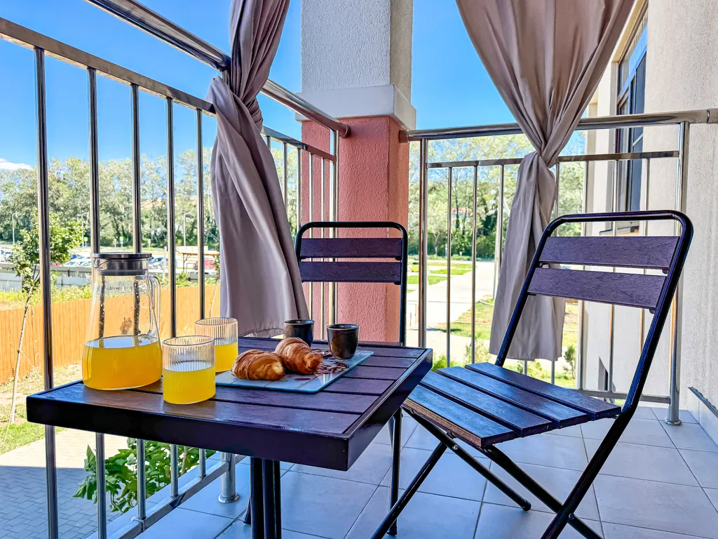 Квартира в Долине Сукко, 5 бассейнов на территории, качели на балконе