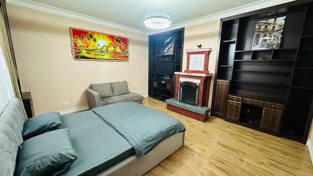 Дом с бассейном у леса