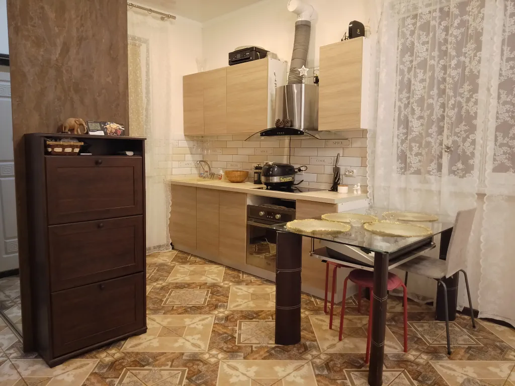 Дом с бассейном и террасой в коттеджном поселке