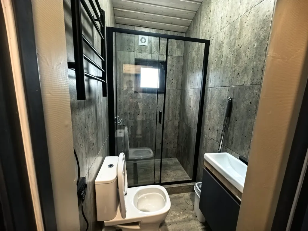 Трёхместный дом с террасой