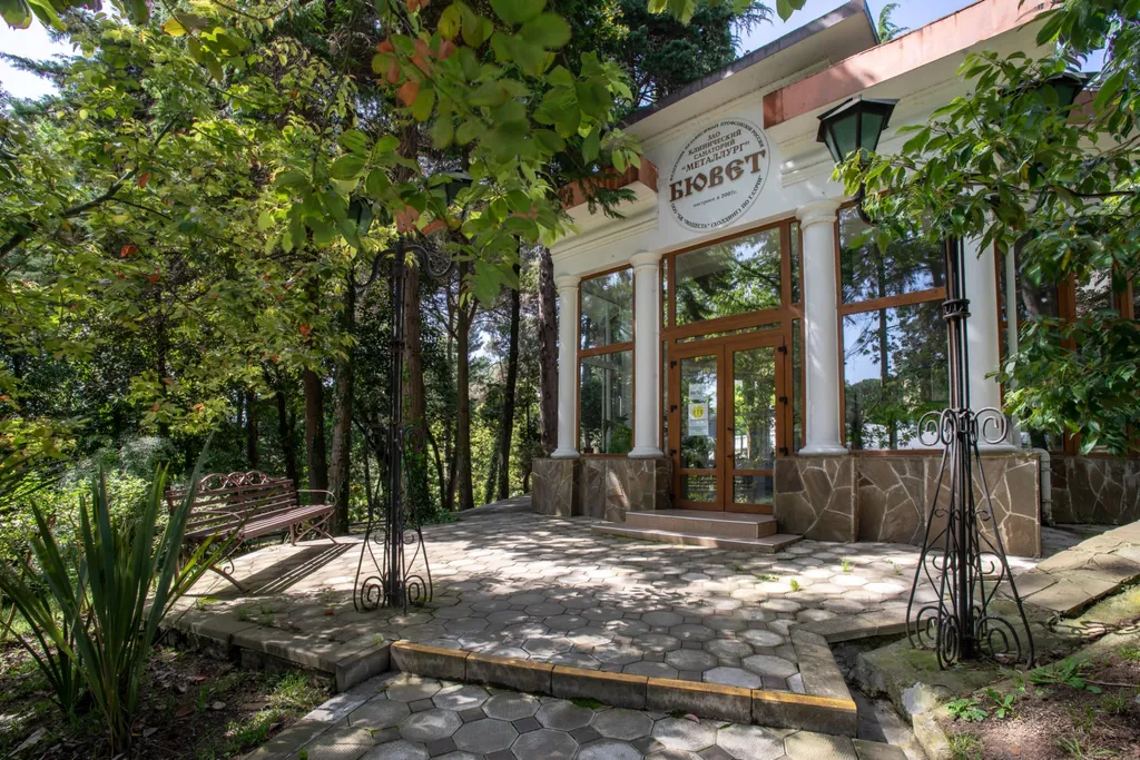 3-комнатная квартира с бассейном у моря