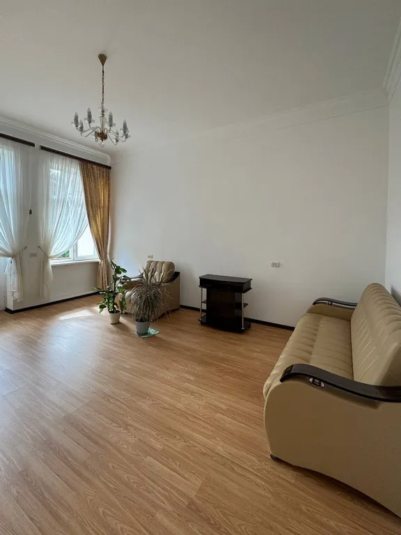 Квартира в сталинском доме у моря