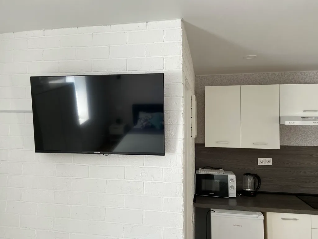 Светлая студия с двориком и парковкой