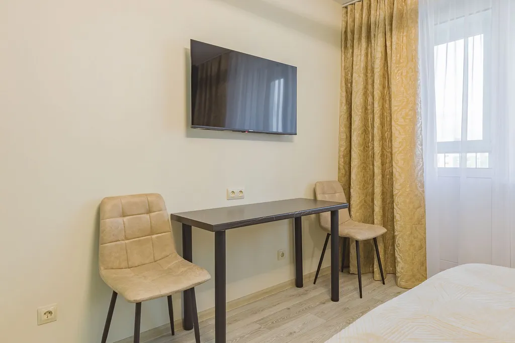 Стильная студия с видом на озеро