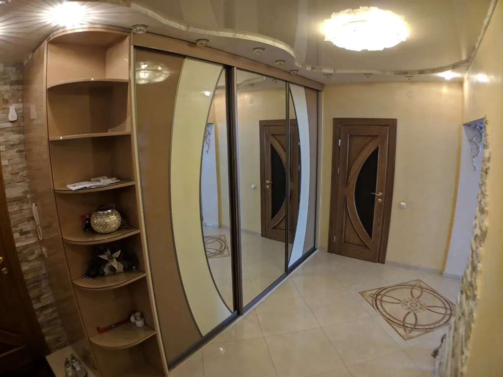 Дизайнерская двухуровневая 3-комнатная квартира с сауной и каминным залом