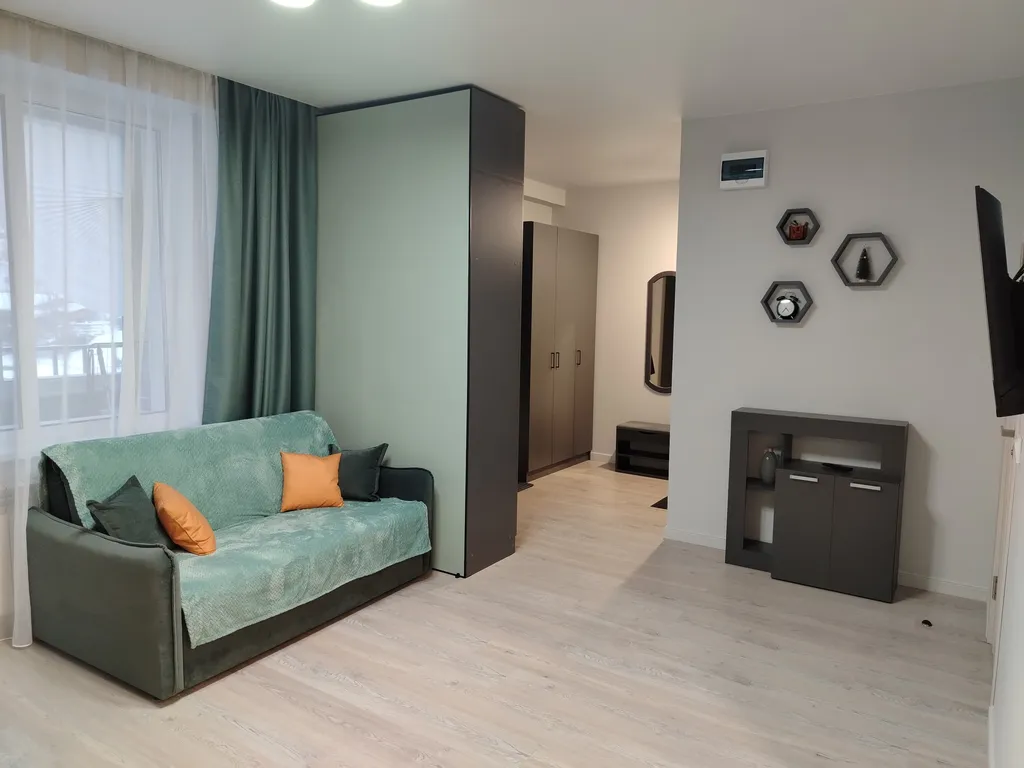 Квартира-студия с видом на город среди гор — аренда посуточно в Горно-Алтайск