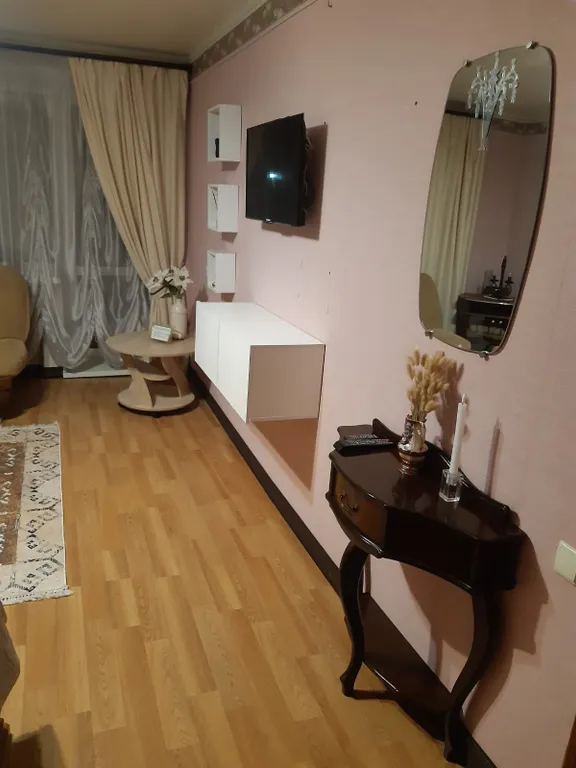 Квартира с видом на берёзы