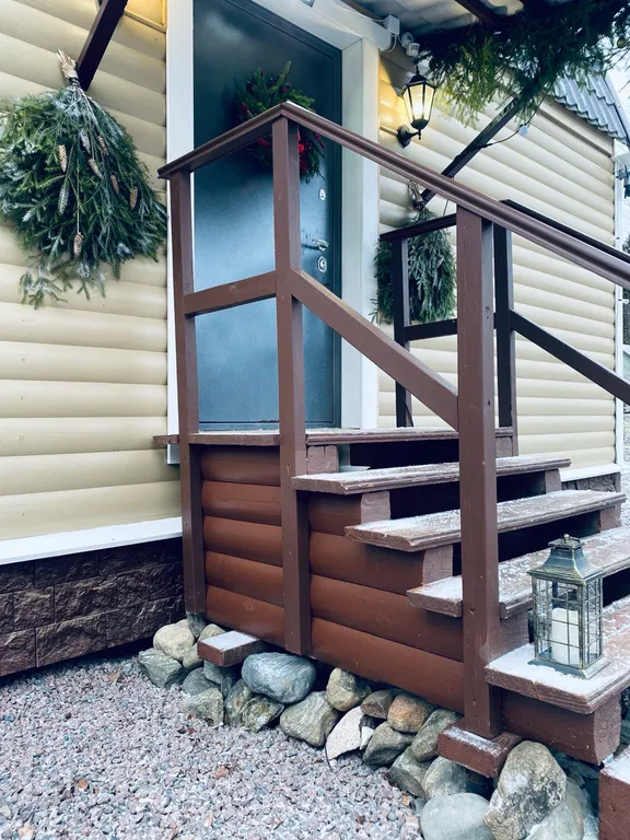 Берлога люкс, коттедж с банным чаном для отдыха с видом на лес и скалы