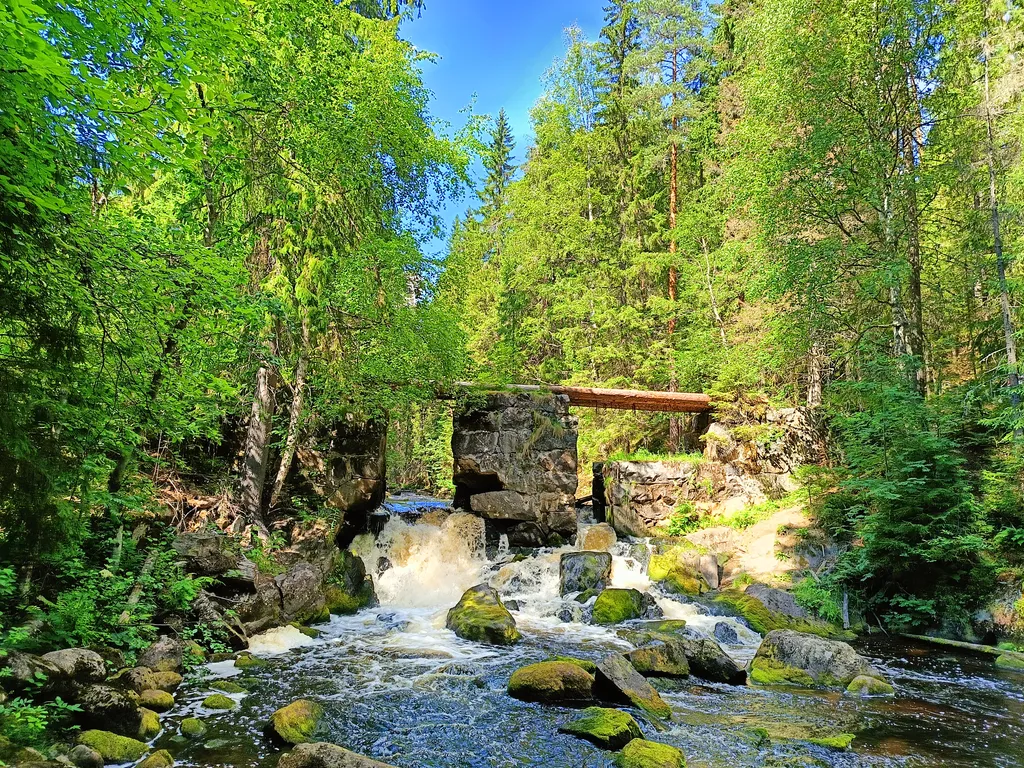 Дом у речки