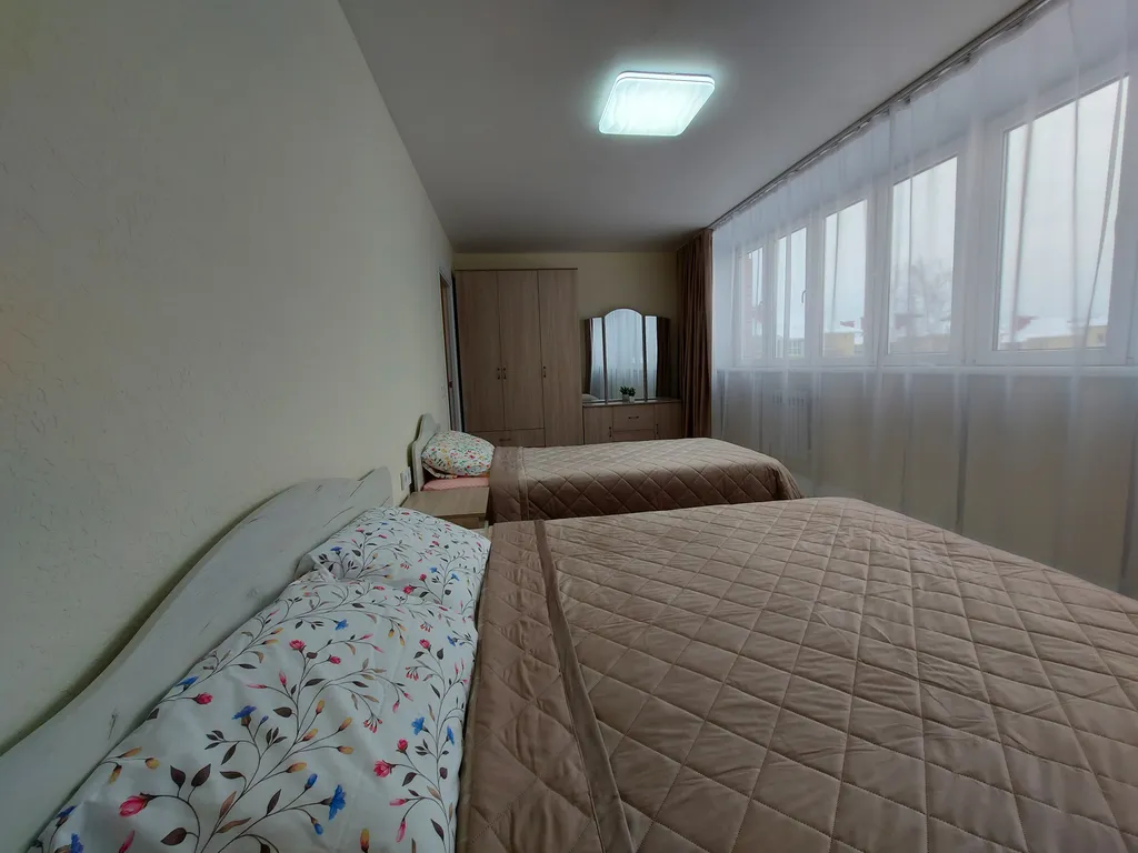 Благоустроенная двухкомнатная квартира рядом с монастырем