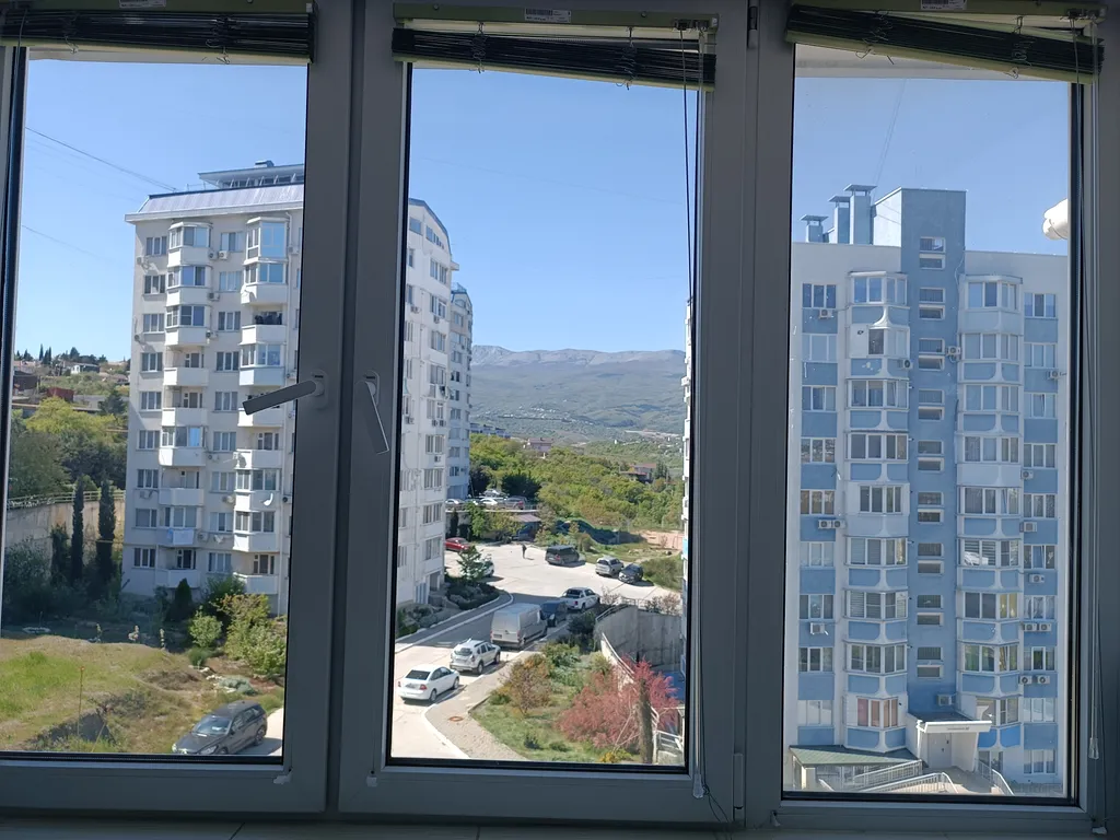 Уютная квартира в спальном районе недалеко от моря, с видом на горы