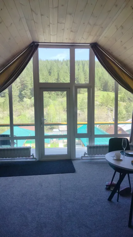 Апартаменты Романтика с панорамным окном в мансарде дома