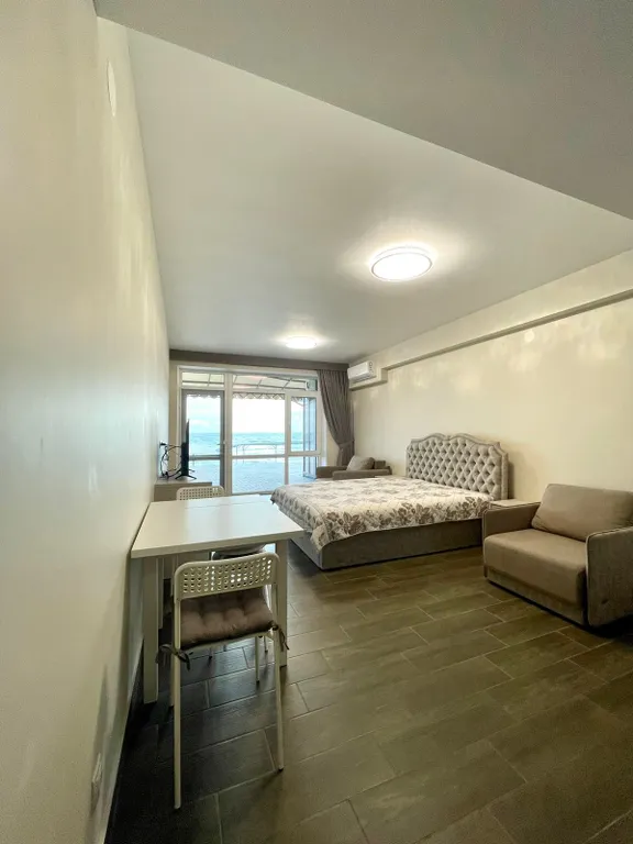 Эллинг на берегу моря