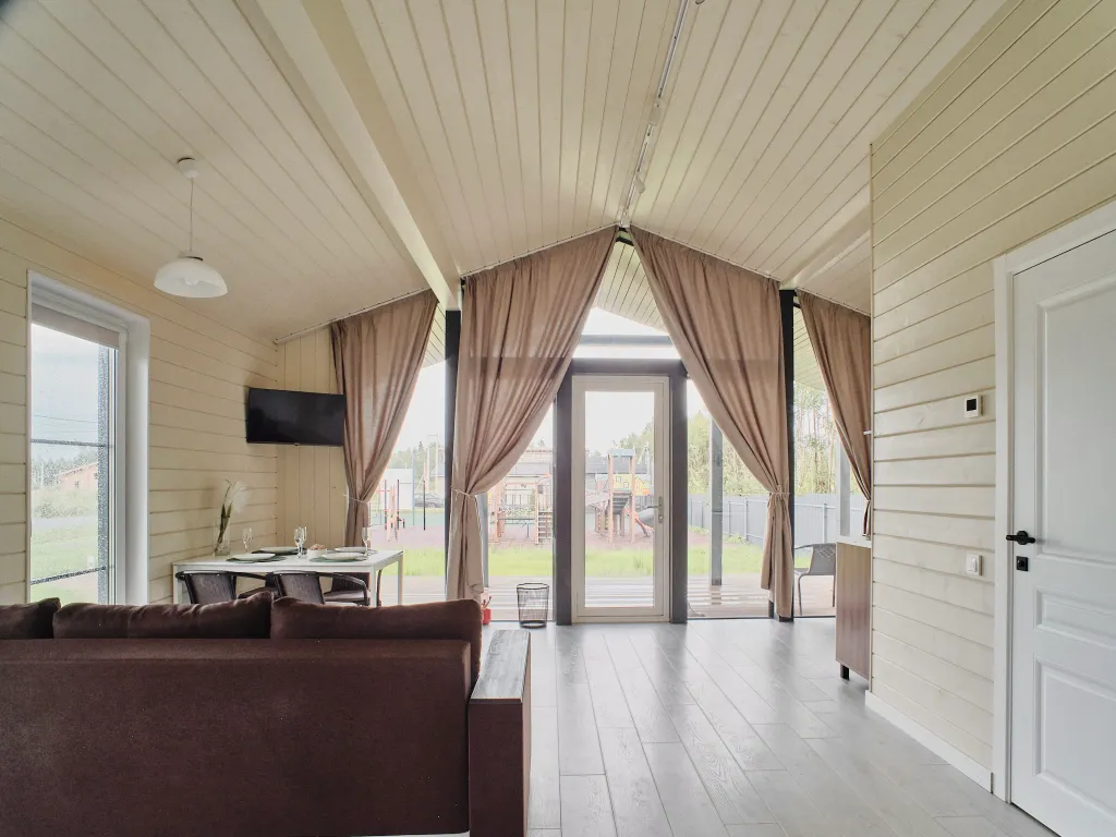 Коттедж Новый дом с сауной и детской/спортивной площадкой — Капорки