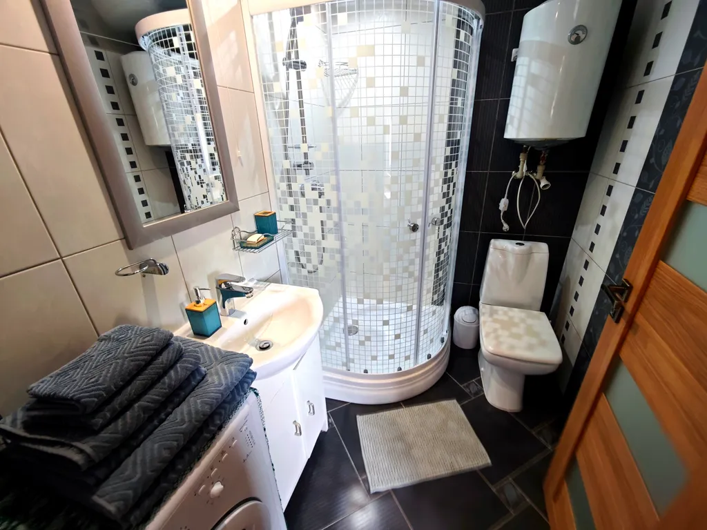 Уютный домик рядом с лесом и озером