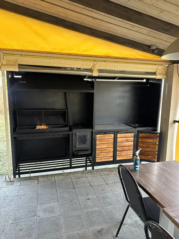 Усадьба Силичи с видом на гору