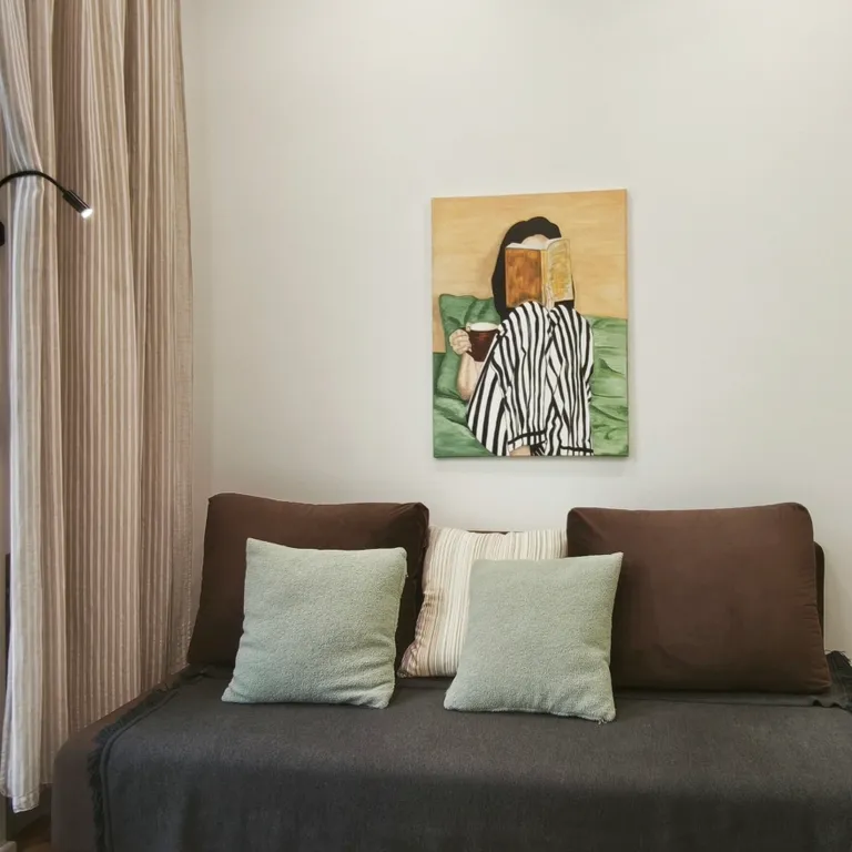 Центр. Сталинка с балконом с красивым видом на бульвар возле университа