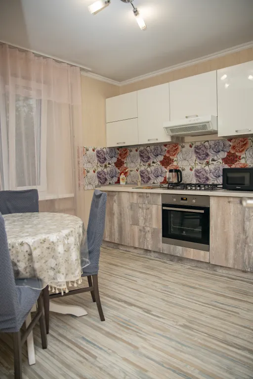 Квартира в доме с муралом в Золотом квадрате