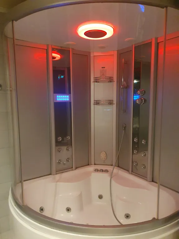 Квартира Квартира Уютная и светлая студия в центре с джакузи и парковочным местом. — Выборг