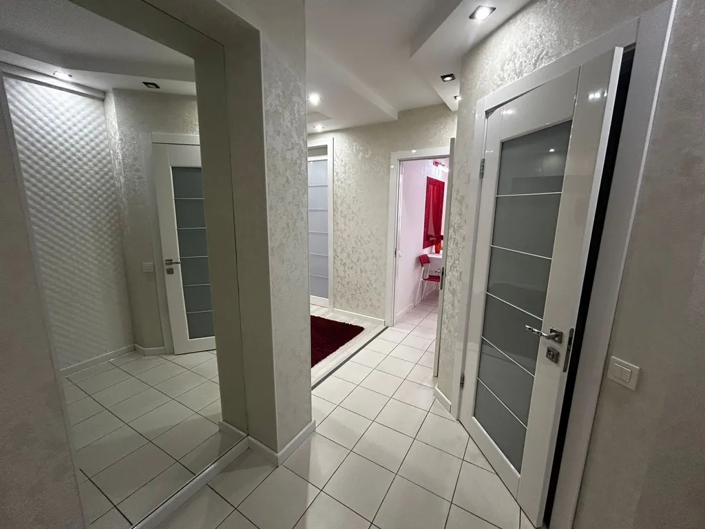 Уютная дизайнерская квартира в новом доме