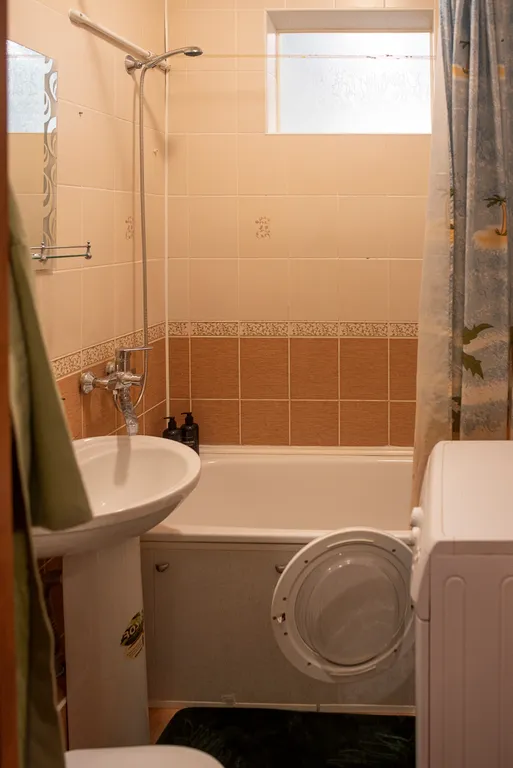 Центрее не бывает! Сразу за памятником ленина в стиле есенинская русь