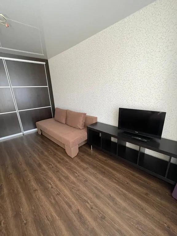 В центре Ишима, просторная 2-комнатная для командировок и семьи